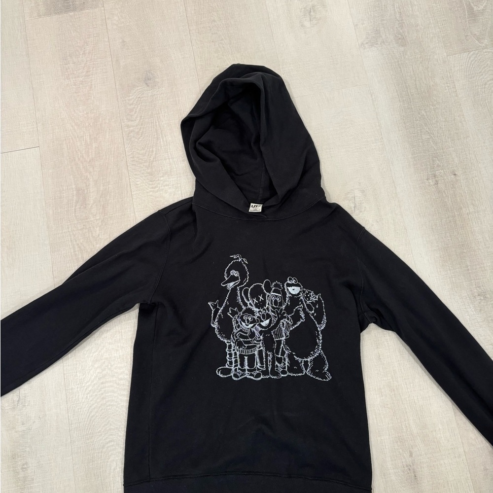 KAWS x Uniqlo x Sesame Street Group #2  Outline Hoodie
